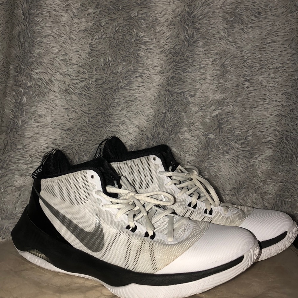 Nike Air Versitile Men’s Basketball Shoes